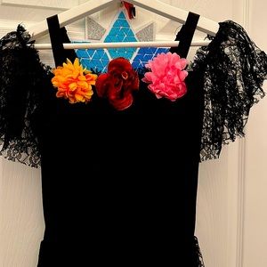 Catrina costume includes the dress and the veil, size small